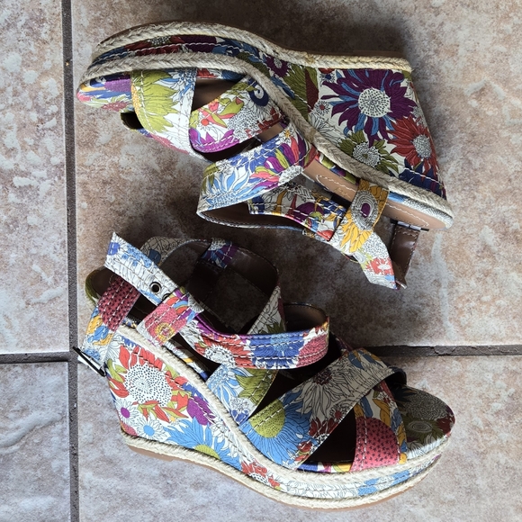🔥🔥🔥SALE🔥🔥🔥Hush Puppies Colorful Wedges - Picture 2 of 5